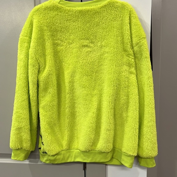 NWOT: Dr. Seuss -The Grinch Cozy Sweatshirt - Picture 5 of 5